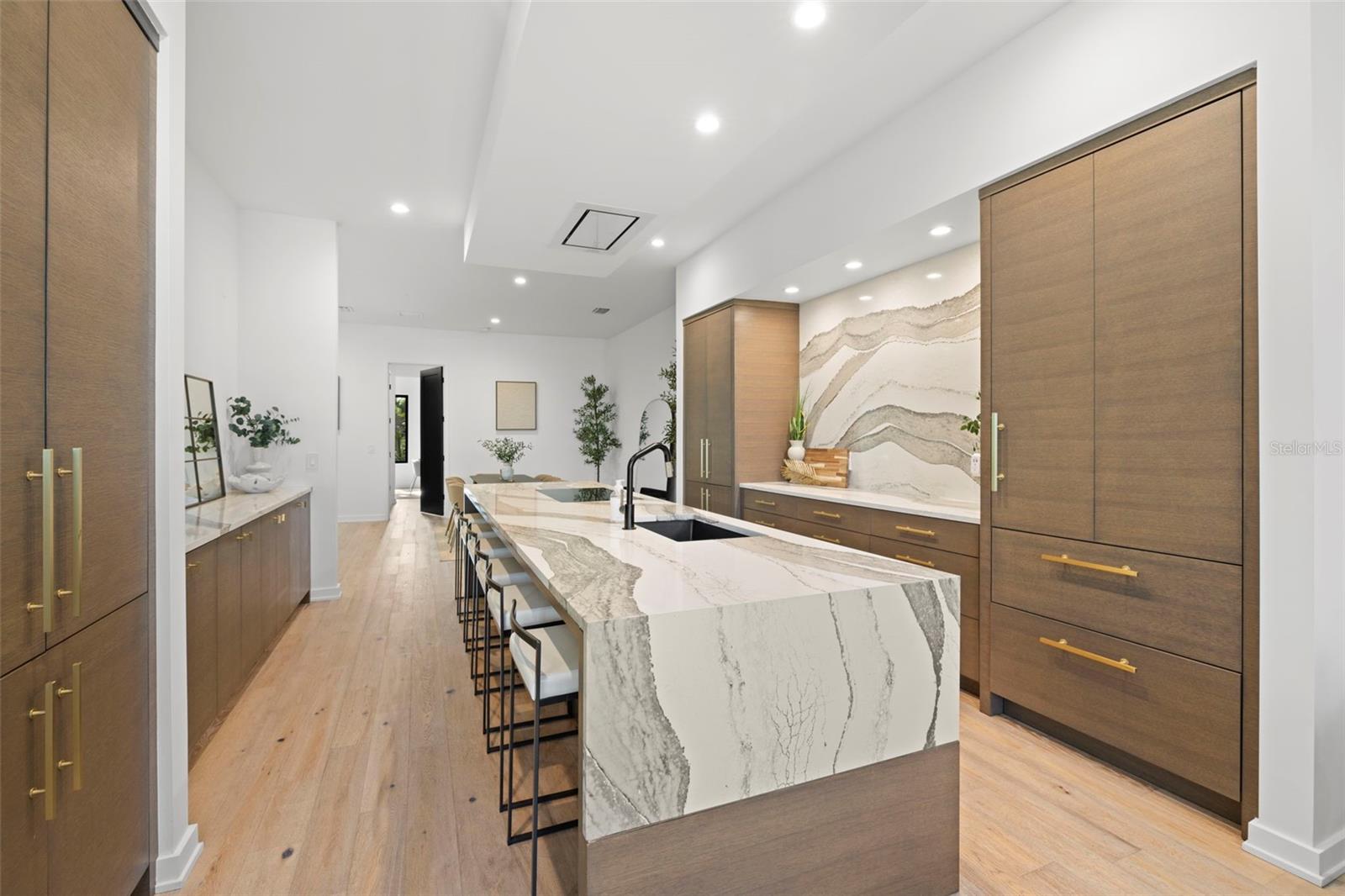 TB8373079 Property Photo