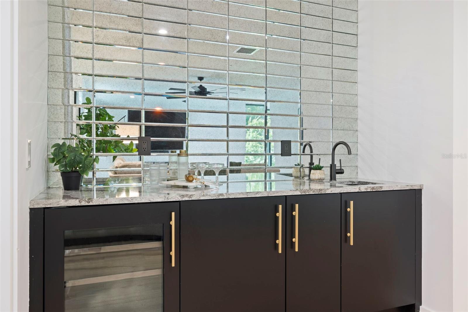 TB8373079 Property Photo