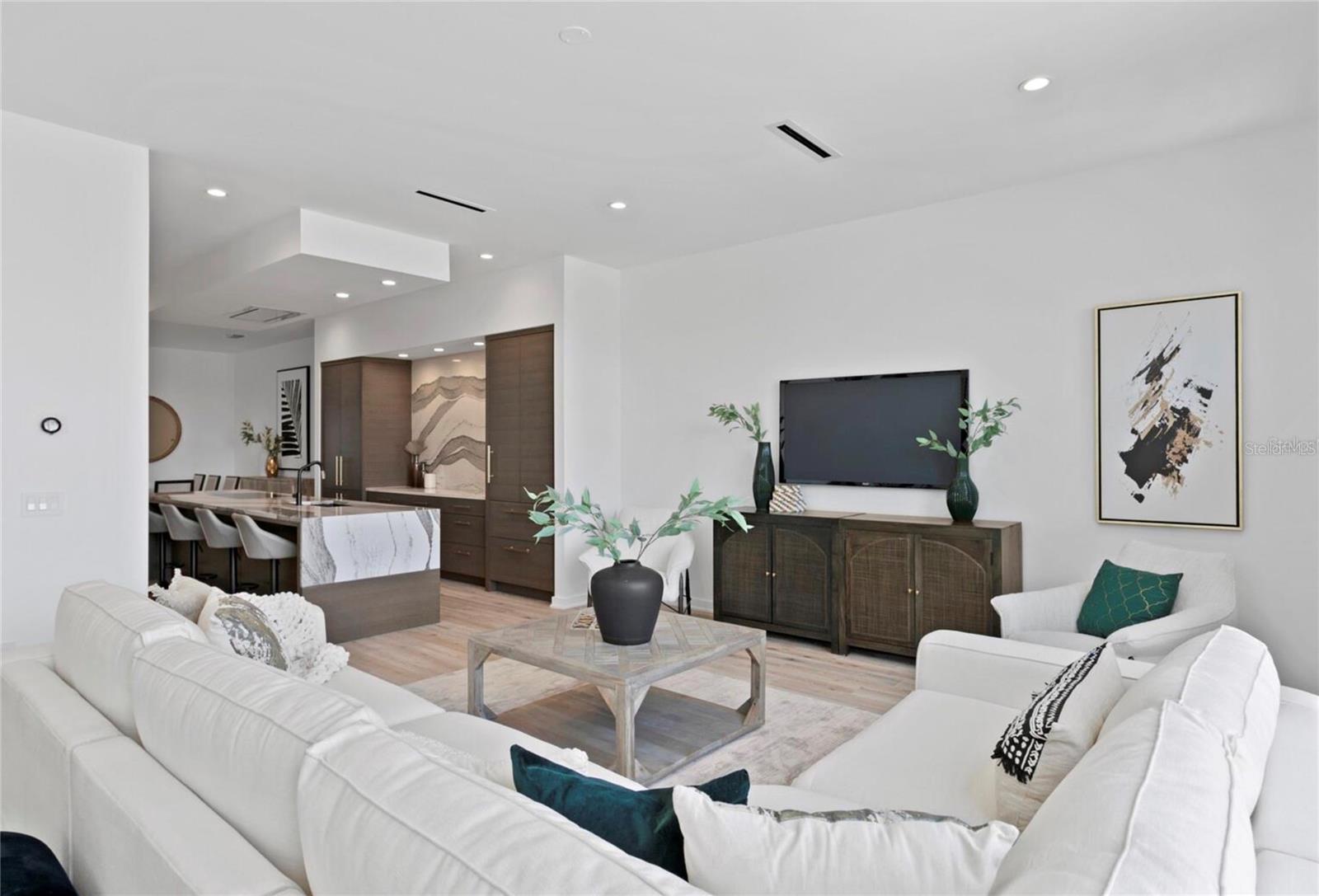 TB8373079 Property Photo