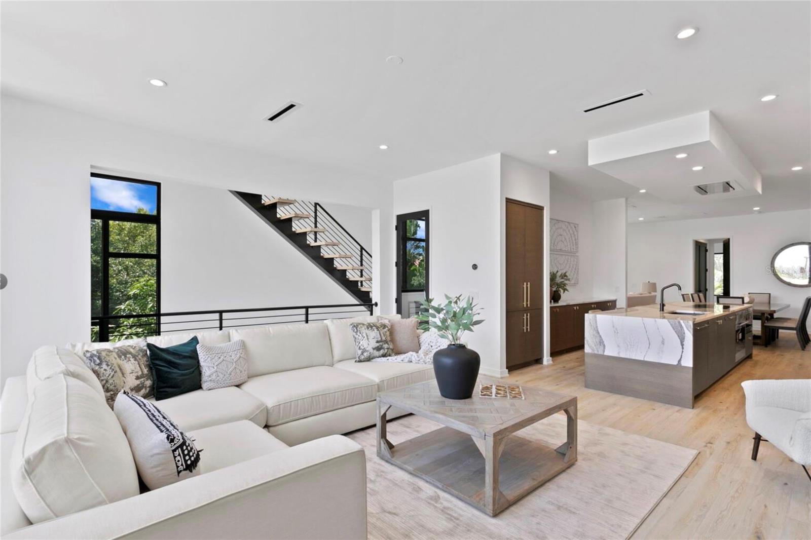 TB8373079 Property Photo