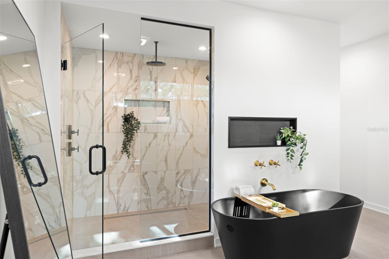 TB8373079 Property Photo