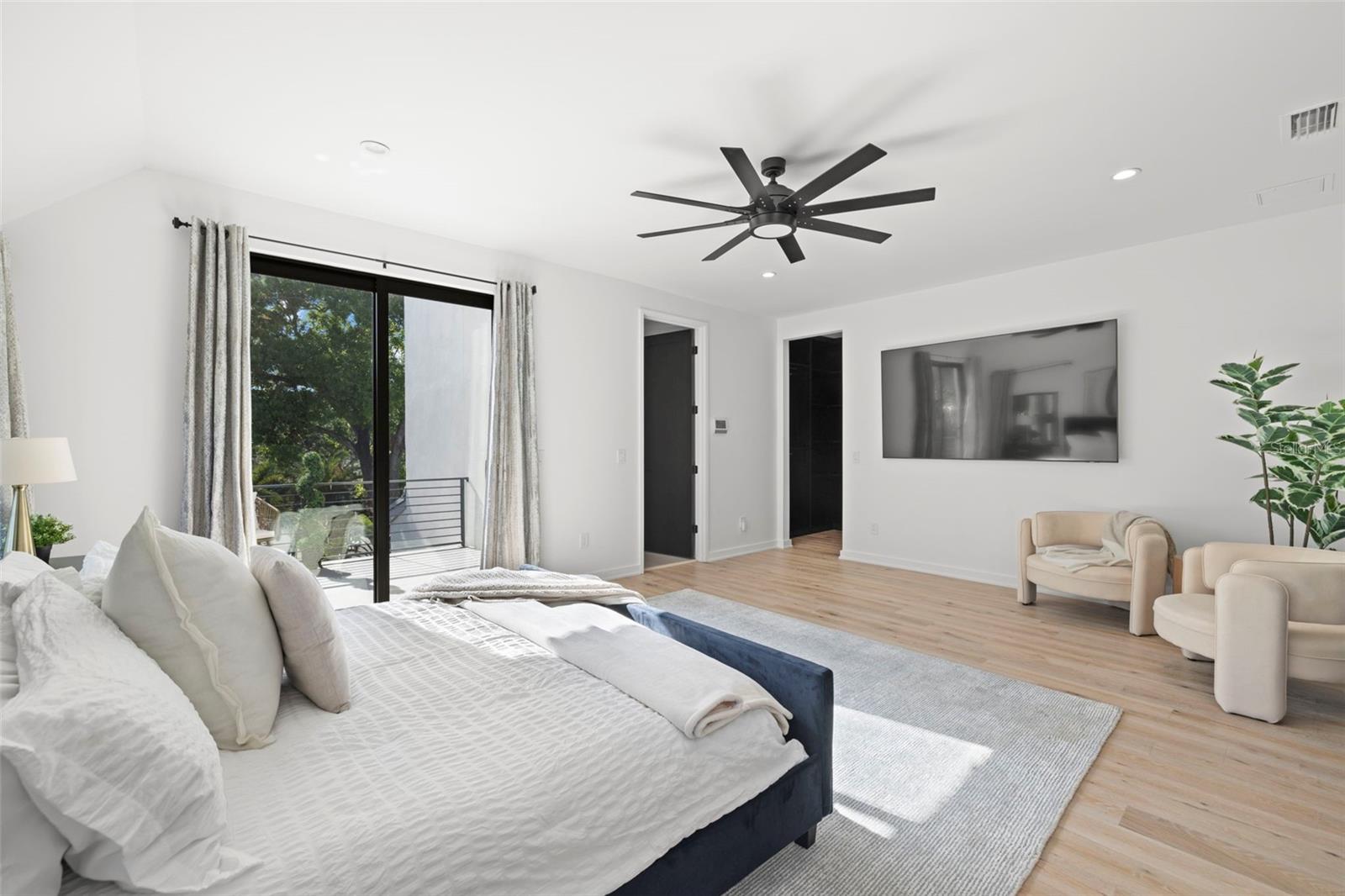 TB8373079 Property Photo