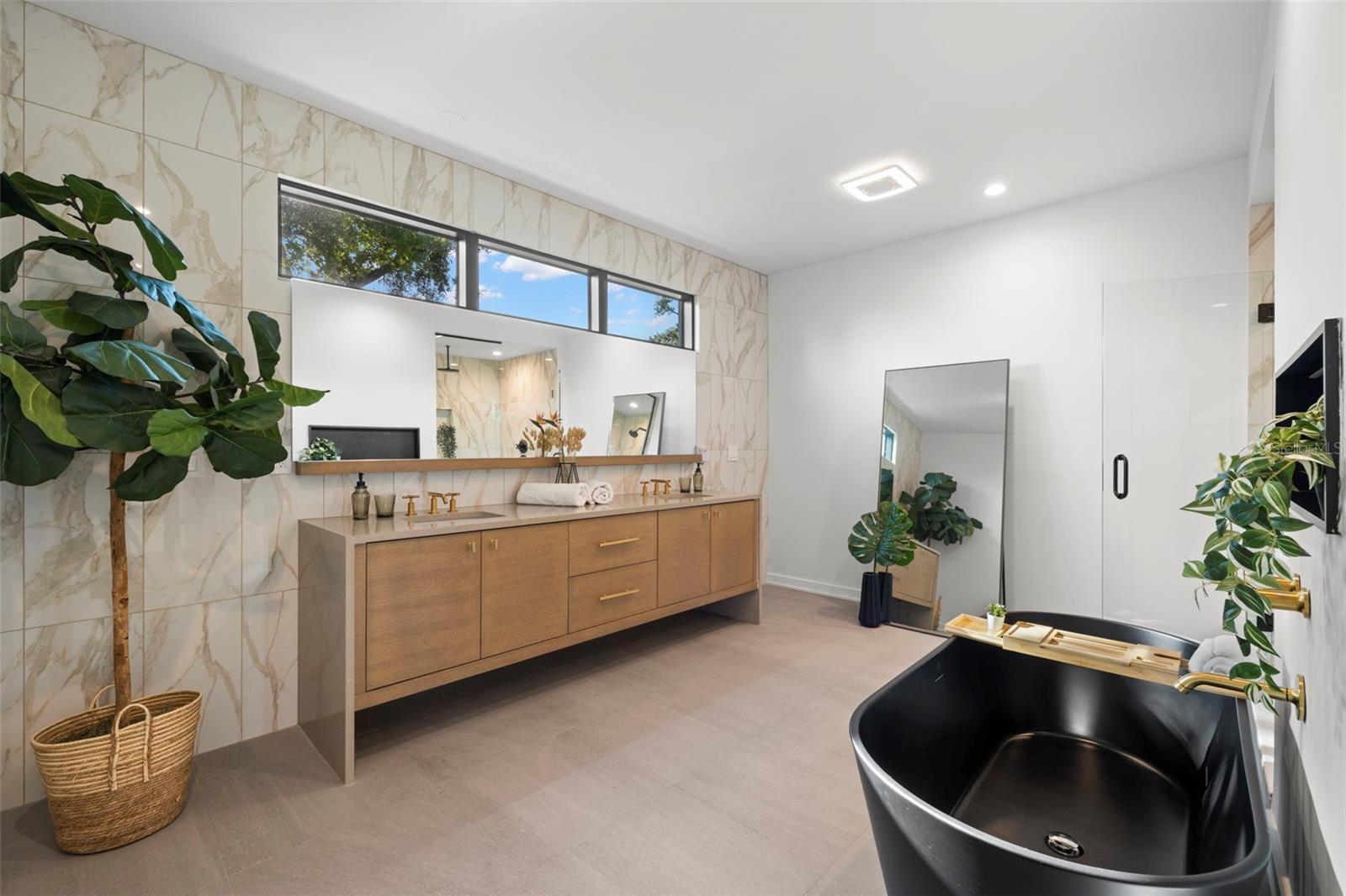 TB8373079 Property Photo