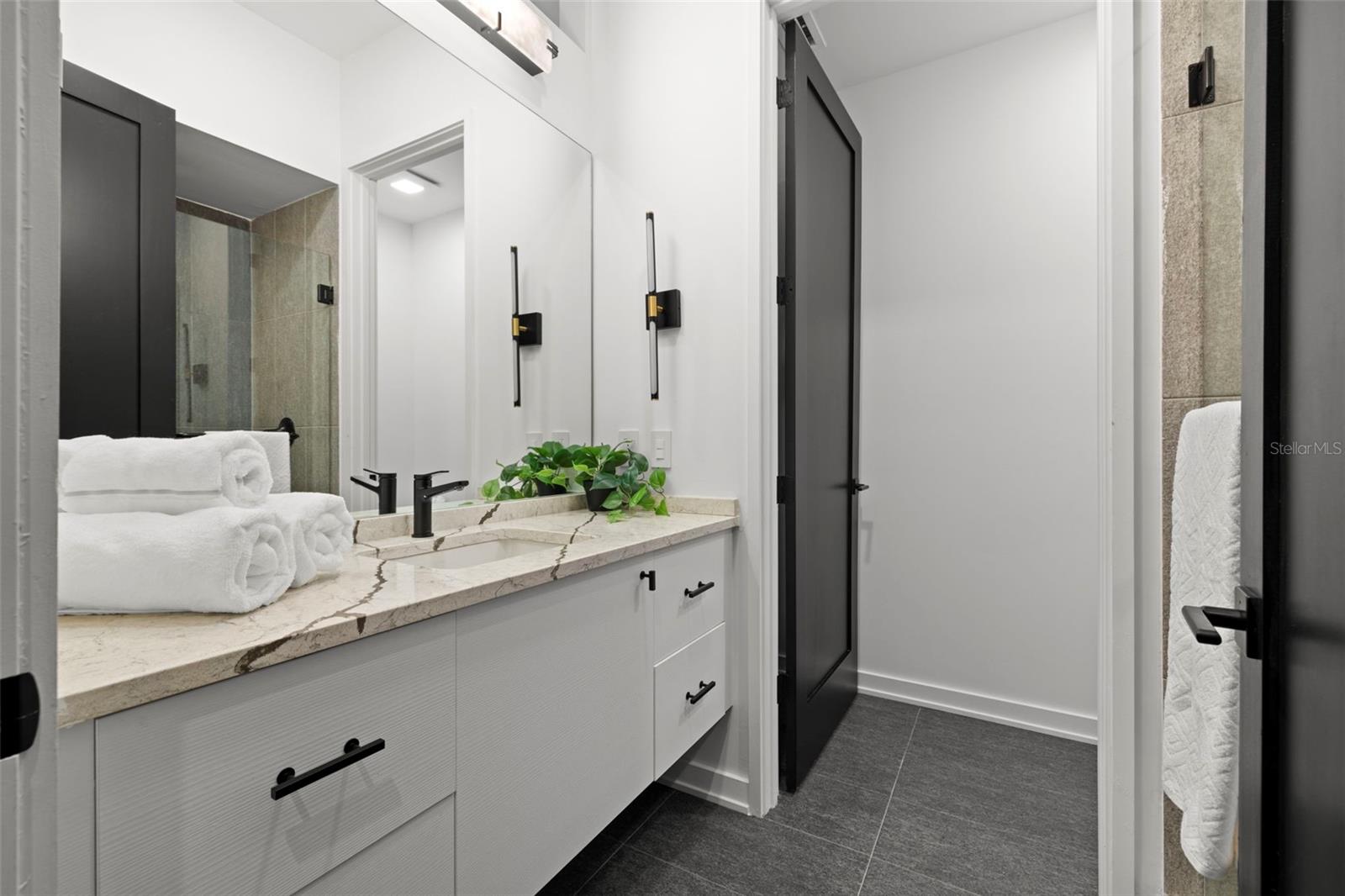 TB8373079 Property Photo