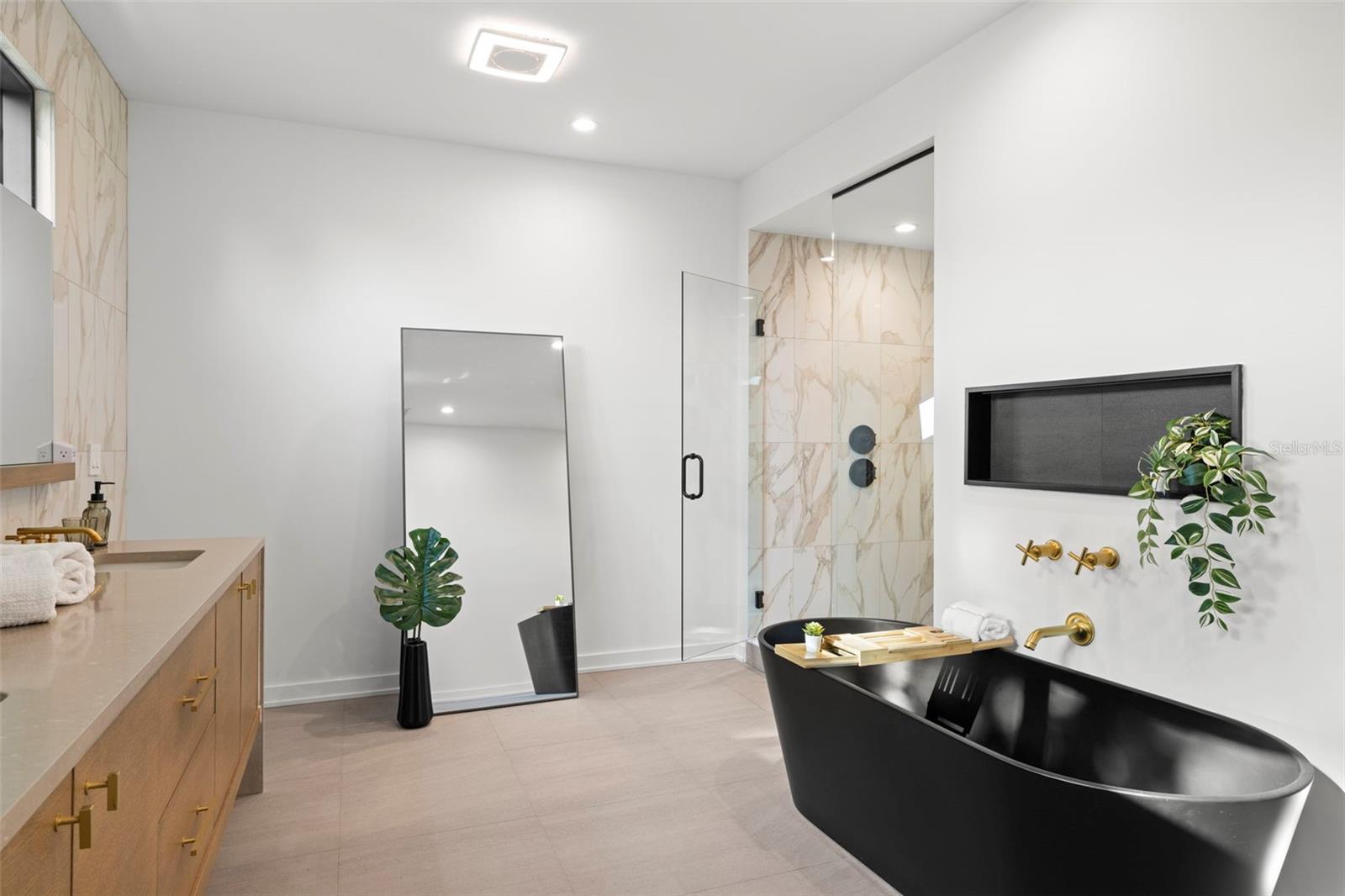 TB8373079 Property Photo