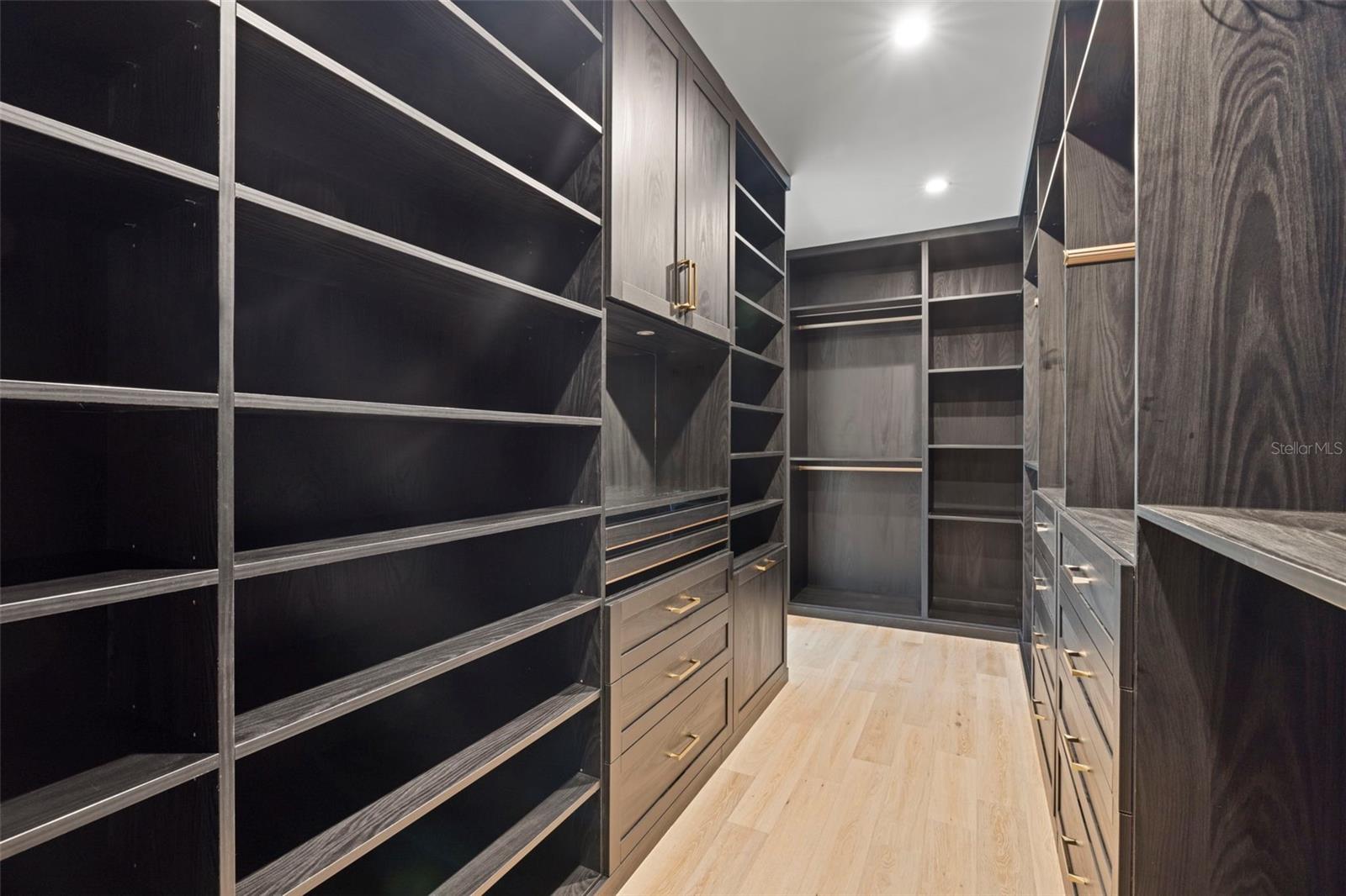 TB8373079 Property Photo