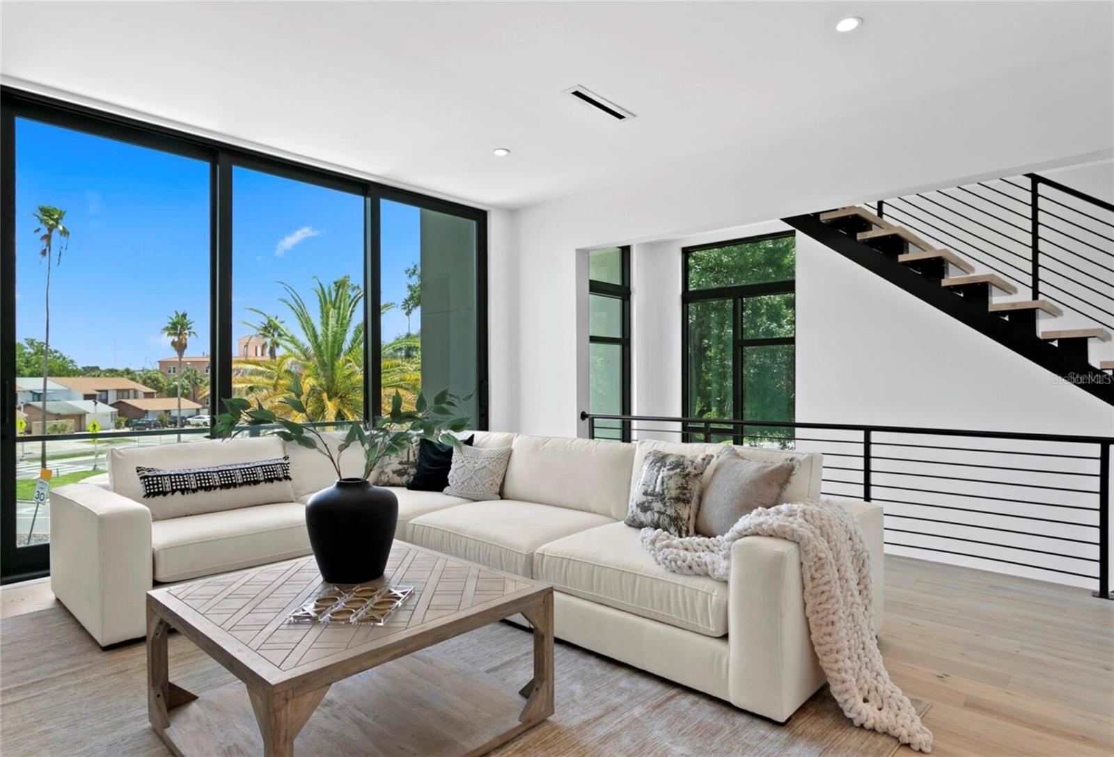 TB8373079 Property Photo