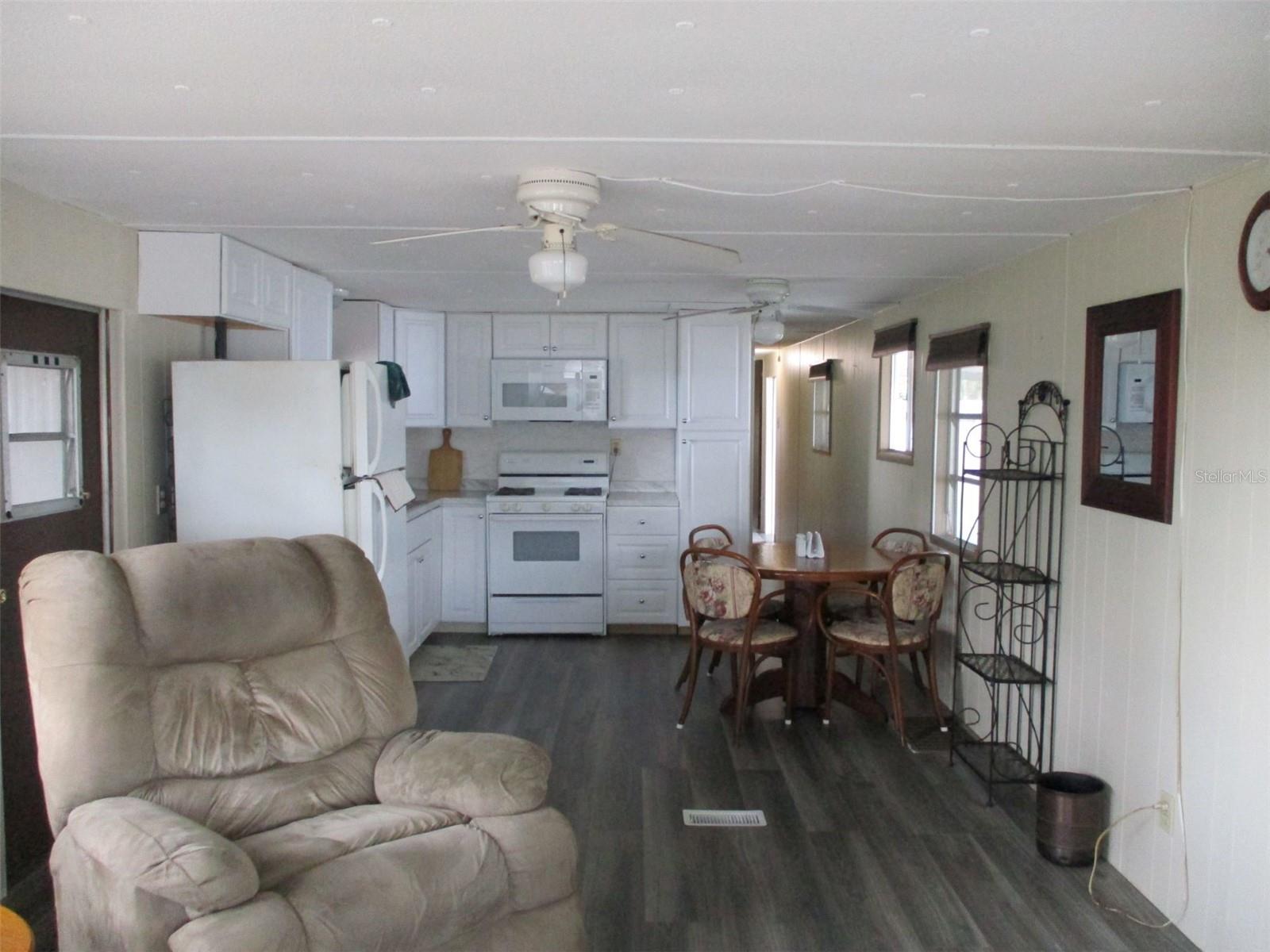 39253 LONGVIEW AVE, ZEPHYRHILLS, FL, 33542