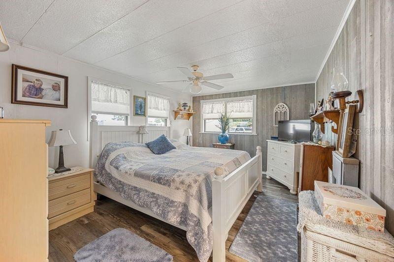 965 CR 461, LAKE PANASOFFKEE, FL, 33538