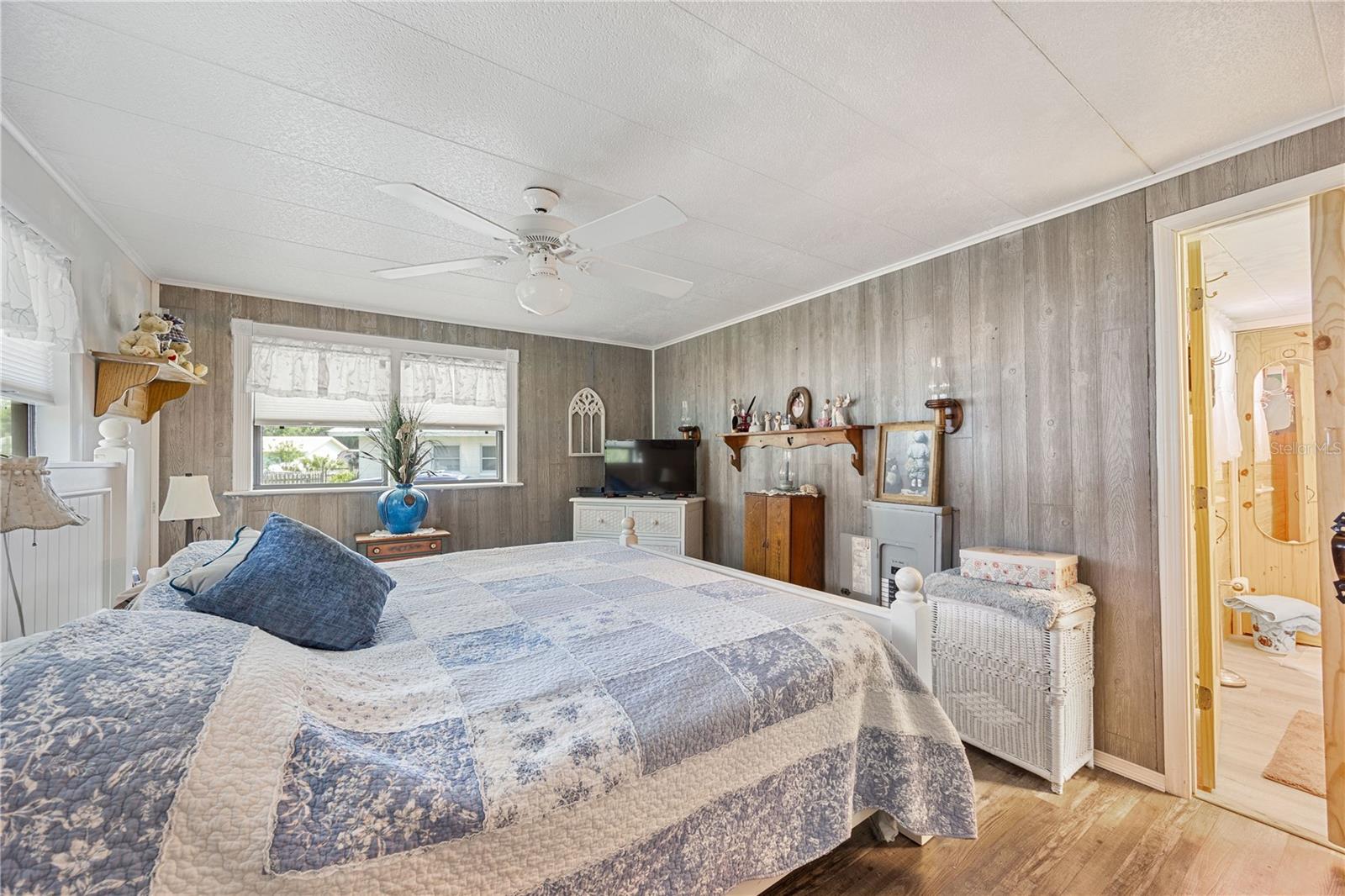 965 CR 461, LAKE PANASOFFKEE, FL, 33538