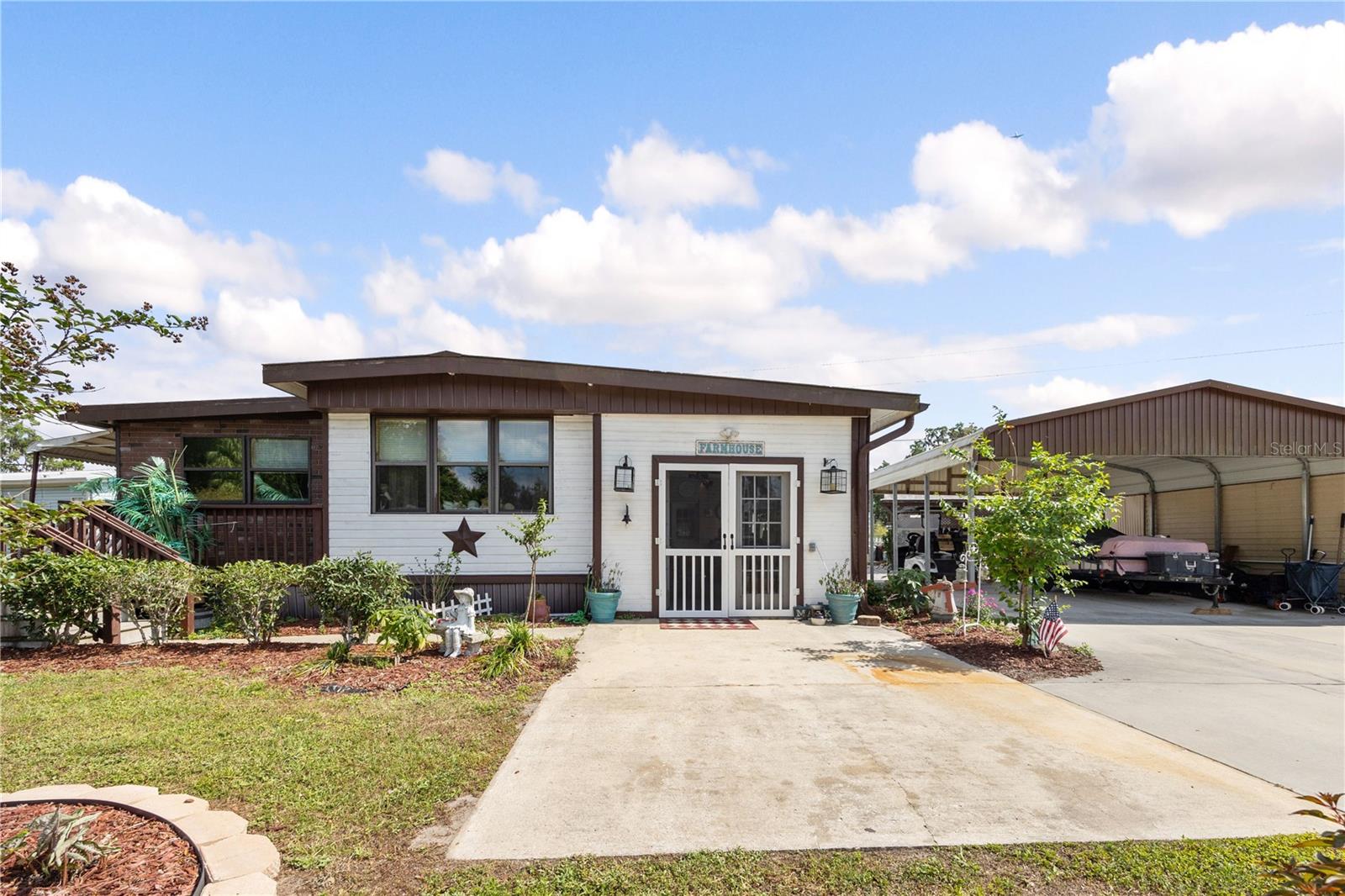 965 CR 461, LAKE PANASOFFKEE, FL, 33538