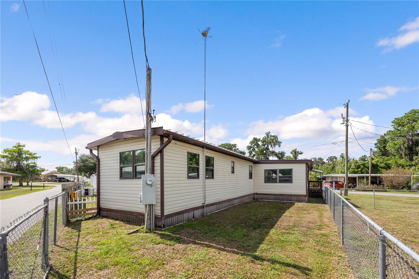 965 CR 461, LAKE PANASOFFKEE, FL, 33538