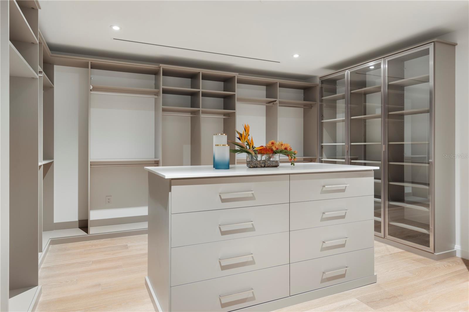 O6299022 Property Photo