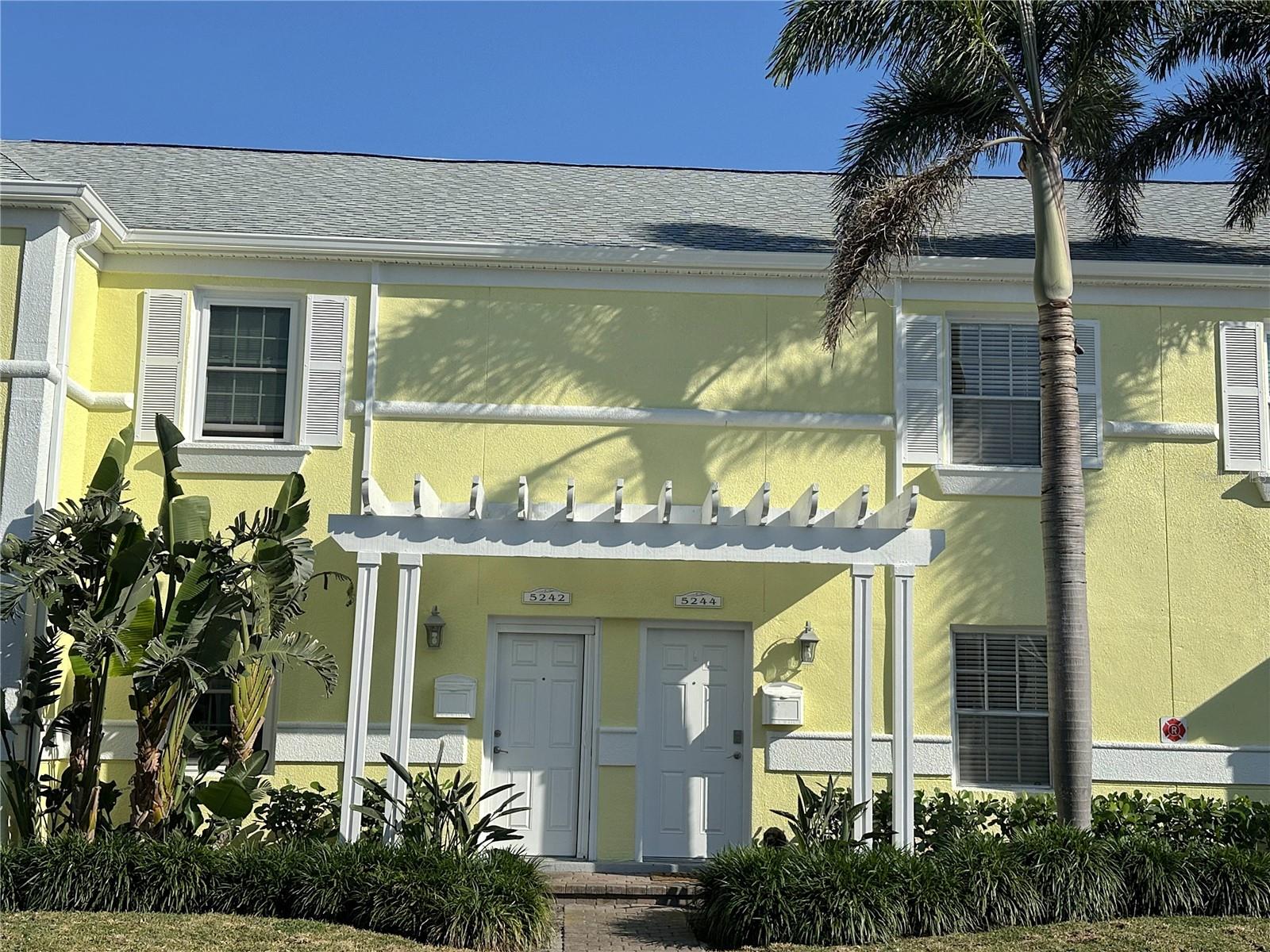 5242 BEACH DR SE, ST PETERSBURG, FL, 33705