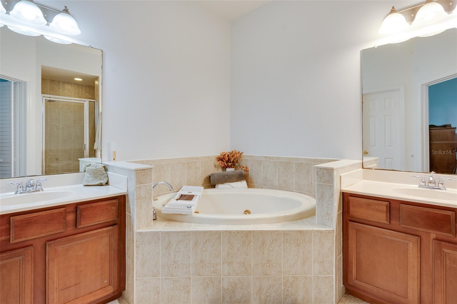 1105 VENETIAN HARBOR DR NE, ST PETERSBURG, FL, 33702