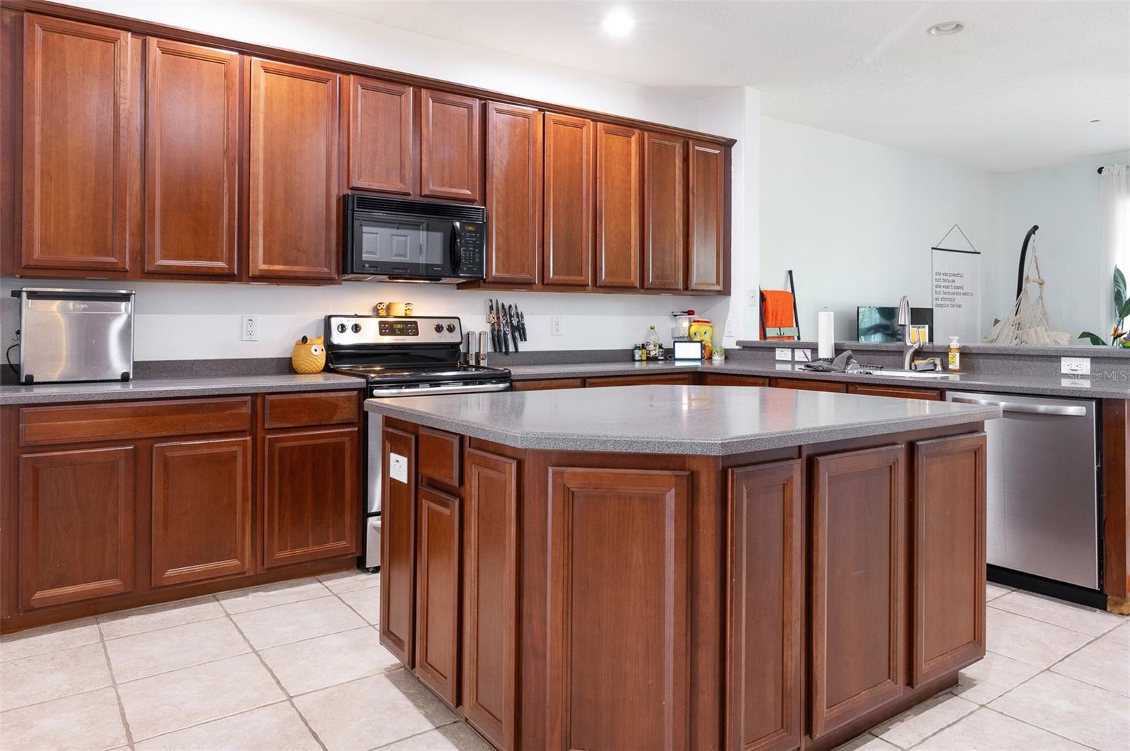 1105 VENETIAN HARBOR DR NE, ST PETERSBURG, FL, 33702