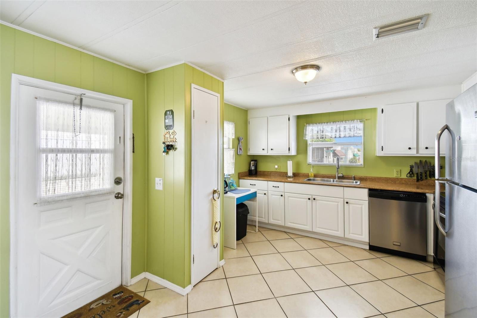 TB8373489 Property Photo