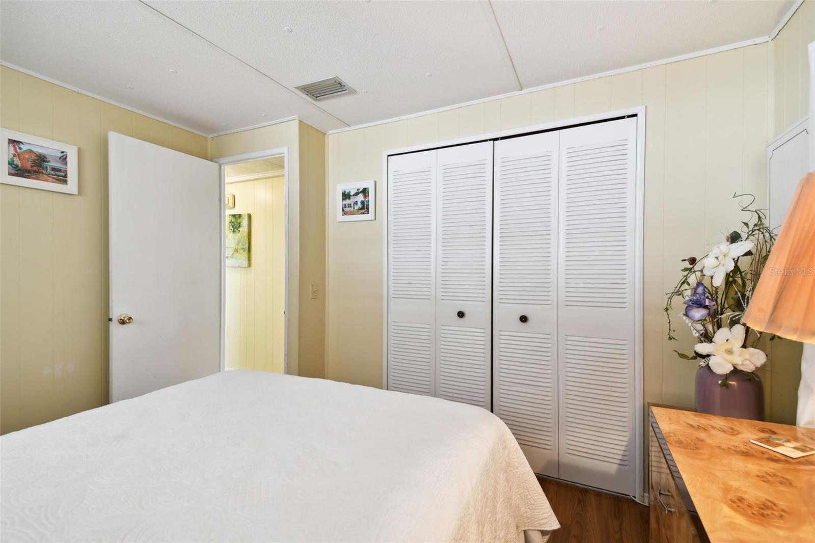 TB8373489 Property Photo