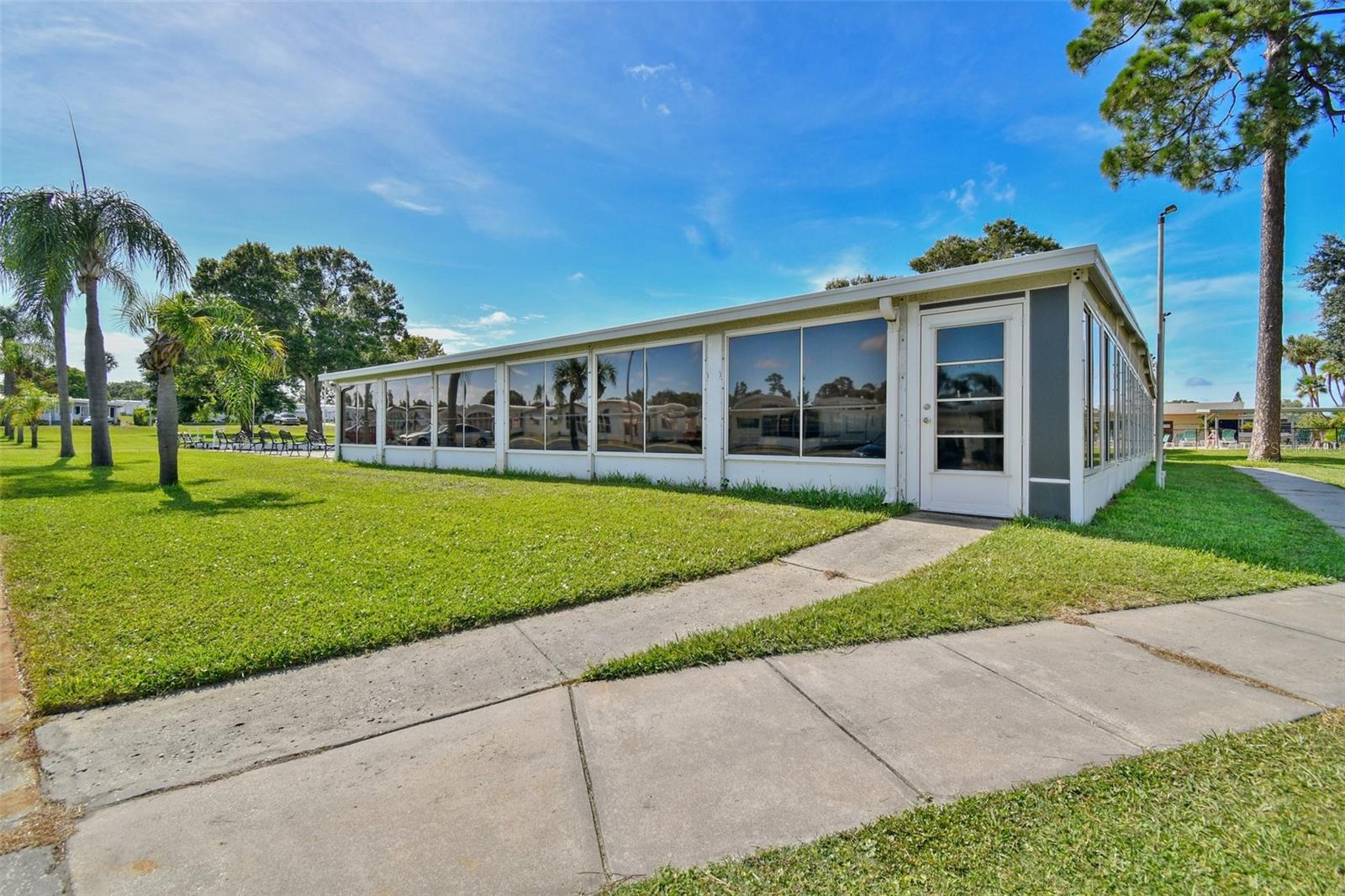 TB8373489 Property Photo