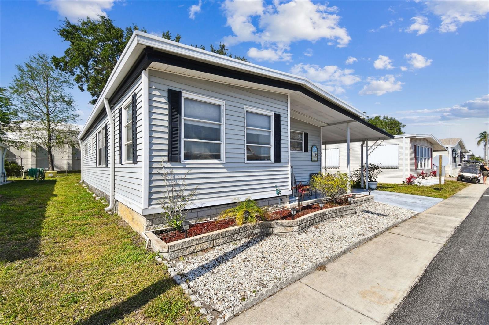 TB8373489 Property Photo