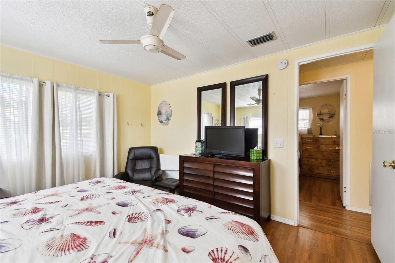 TB8373489 Property Photo