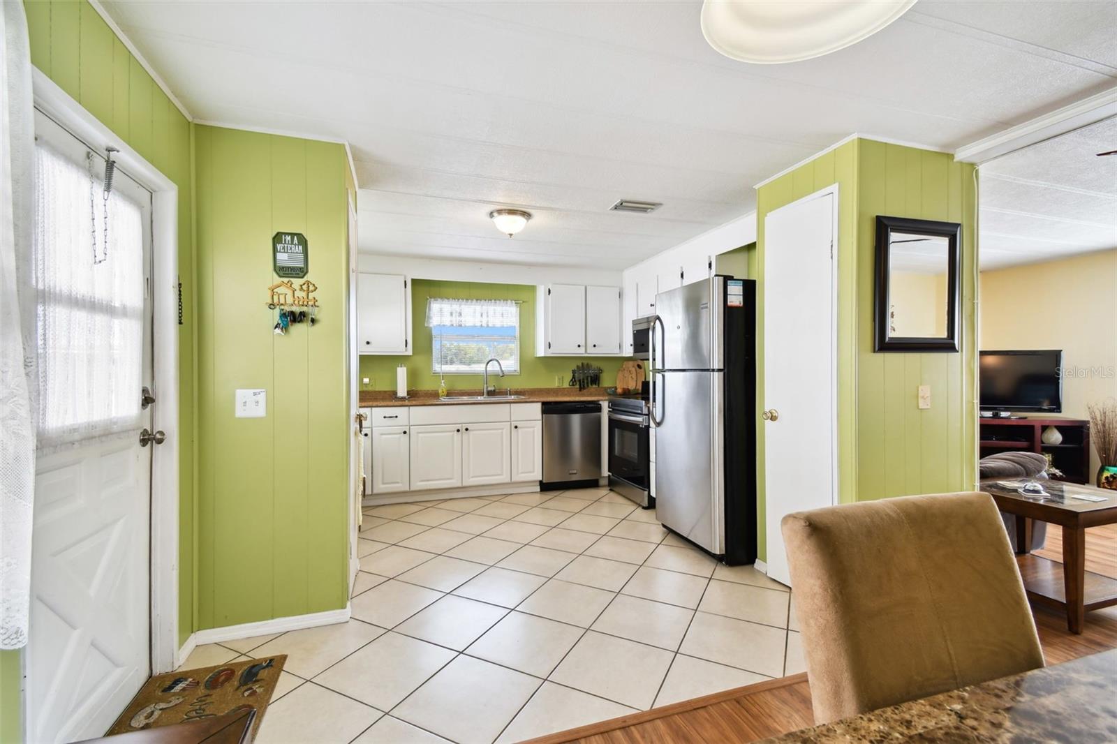 TB8373489 Property Photo