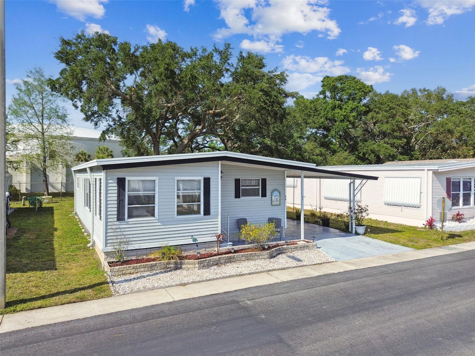 TB8373489 Property Photo