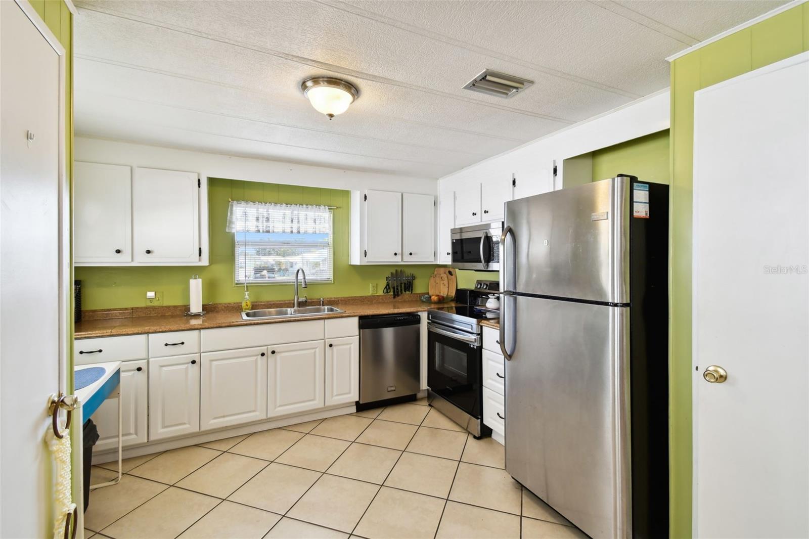 TB8373489 Property Photo