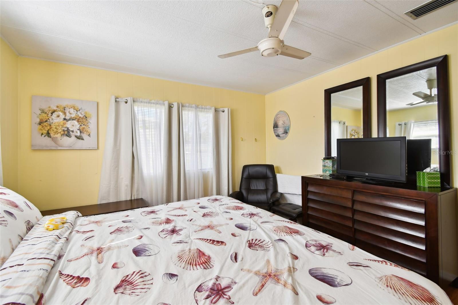 TB8373489 Property Photo