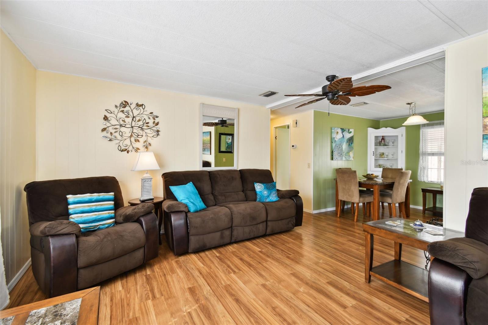 TB8373489 Property Photo