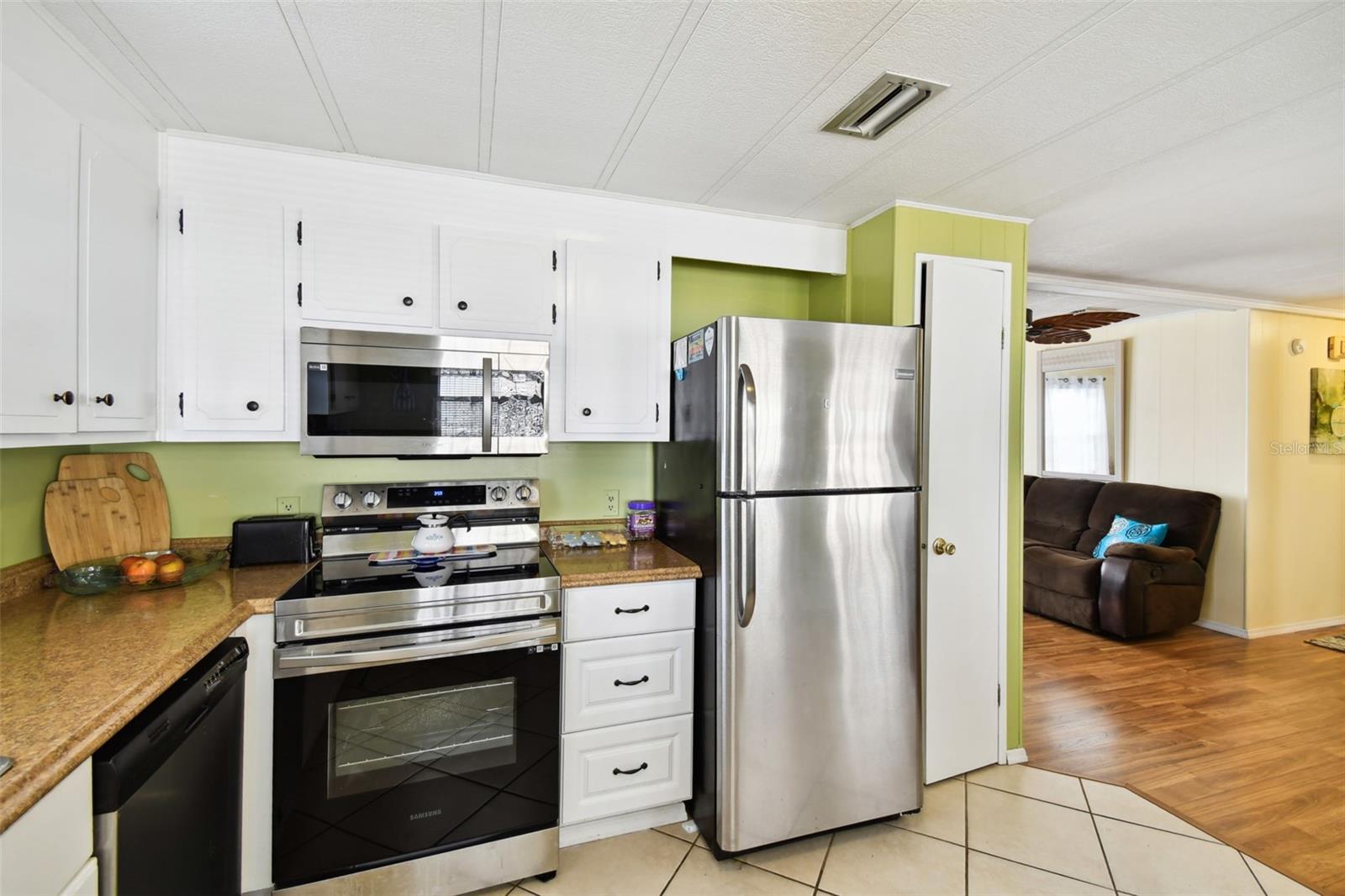 TB8373489 Property Photo