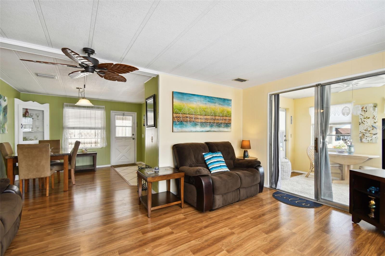 TB8373489 Property Photo