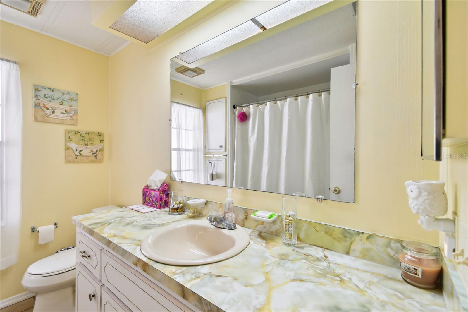 TB8373489 Property Photo