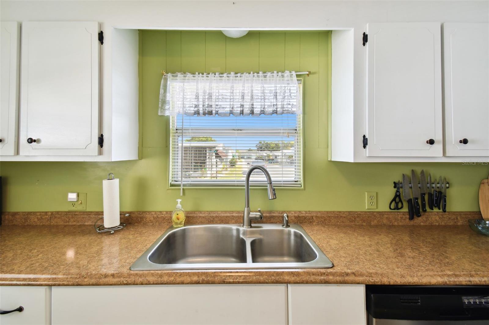 TB8373489 Property Photo