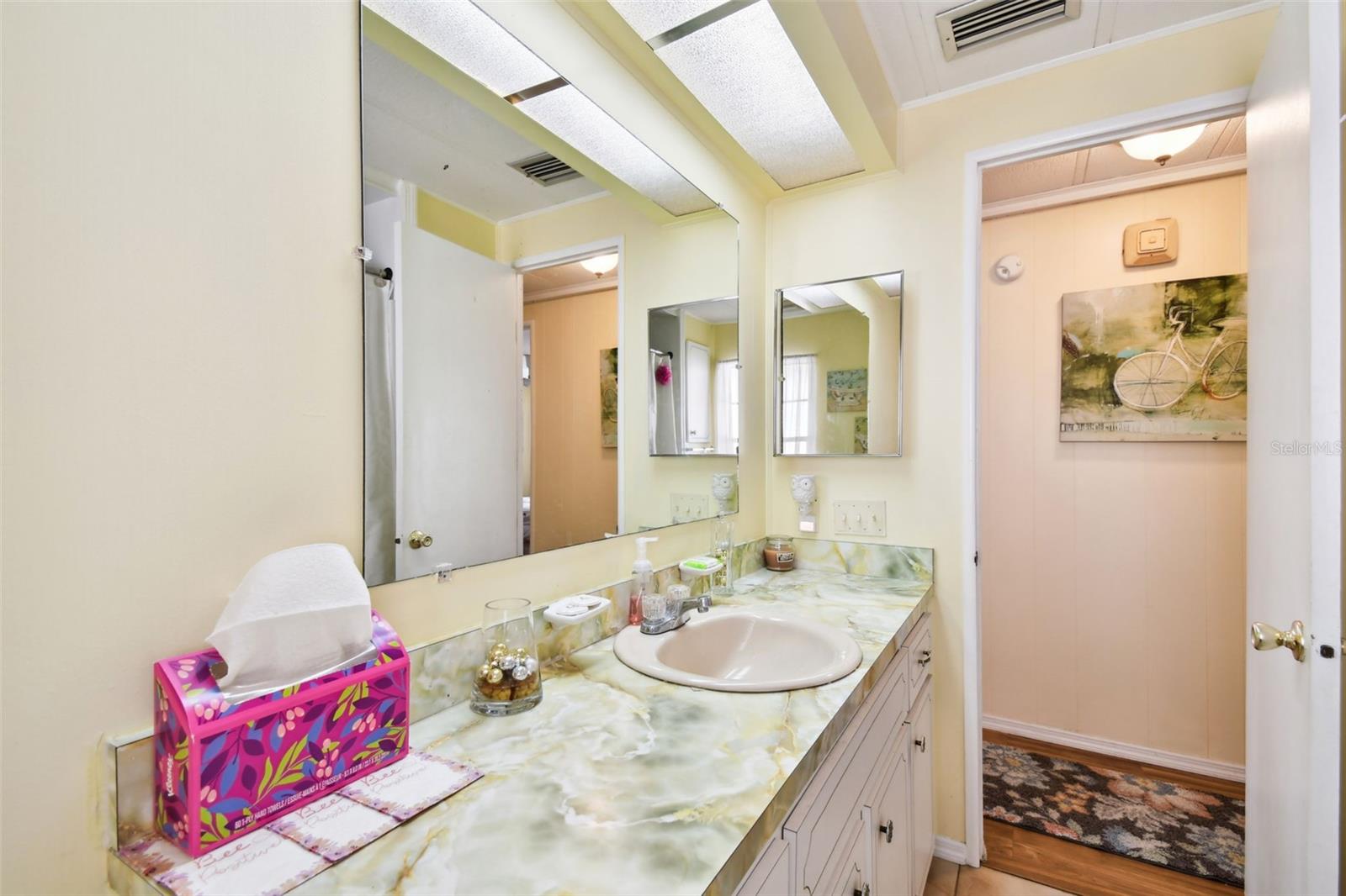 TB8373489 Property Photo