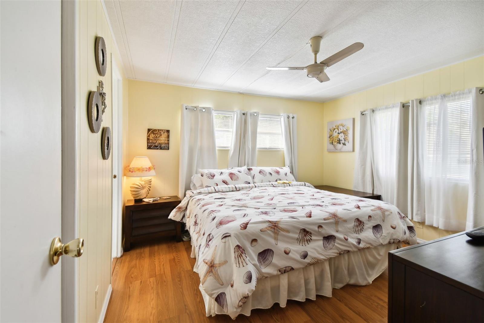 TB8373489 Property Photo