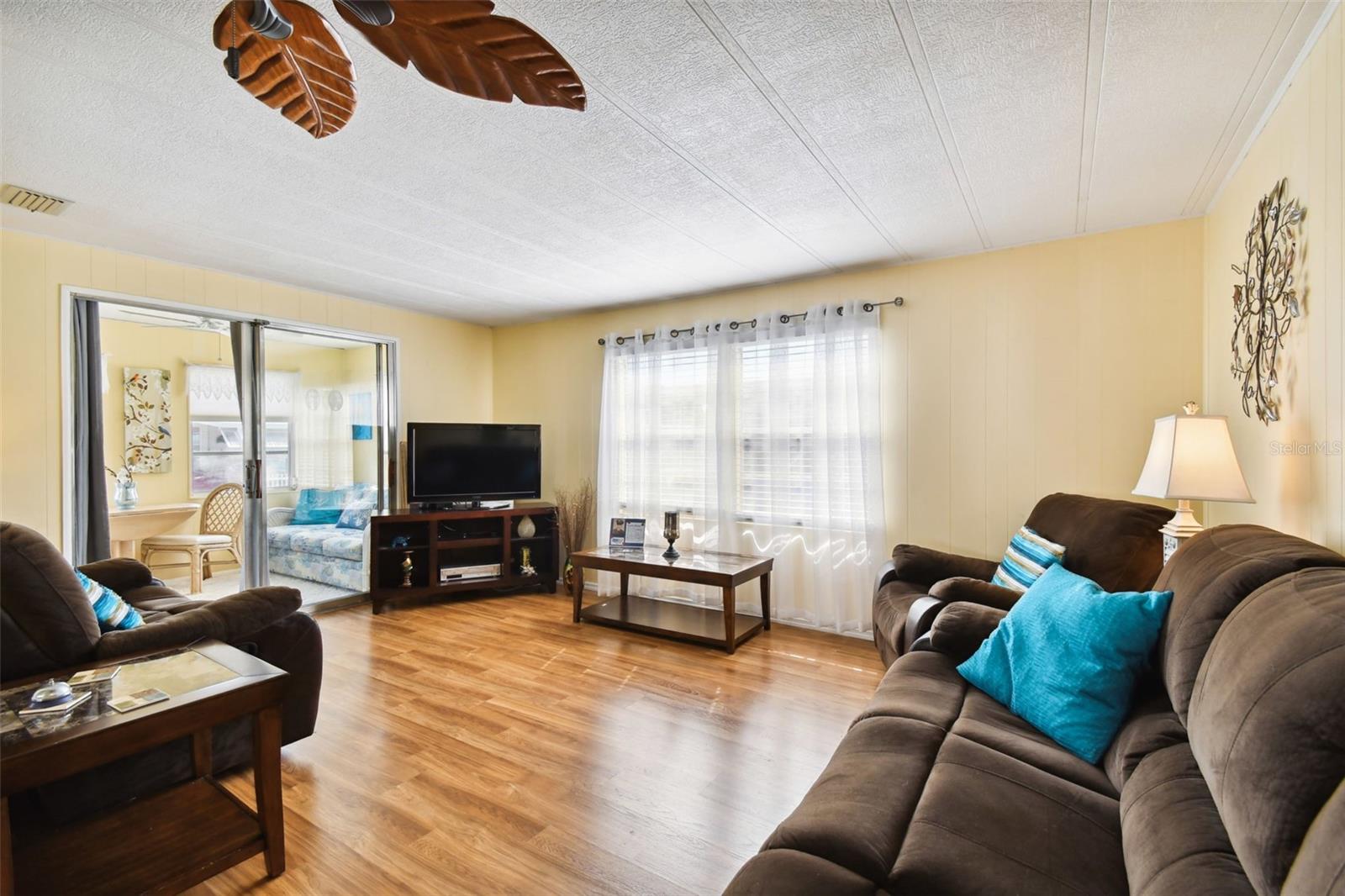 TB8373489 Property Photo