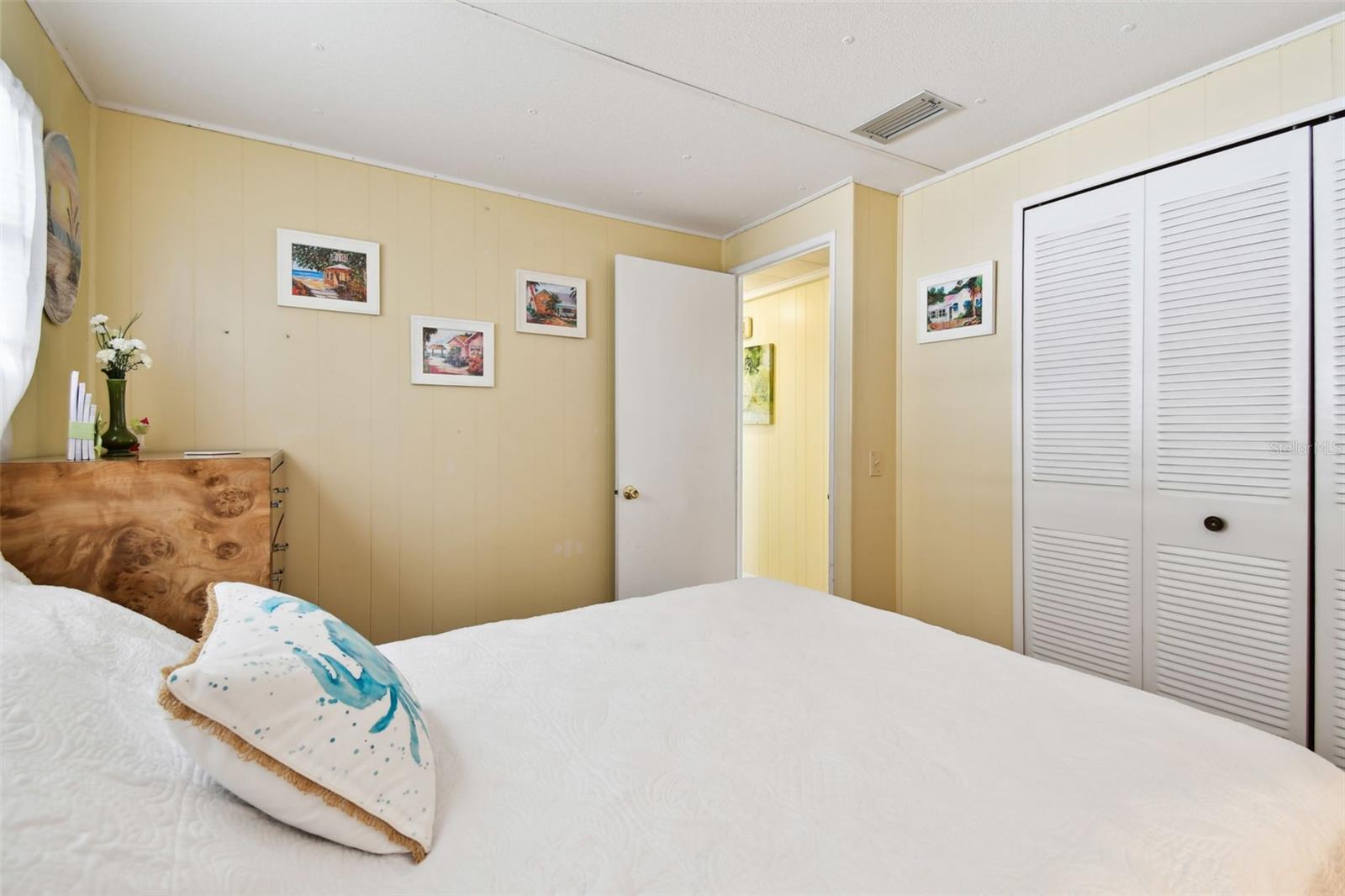 TB8373489 Property Photo