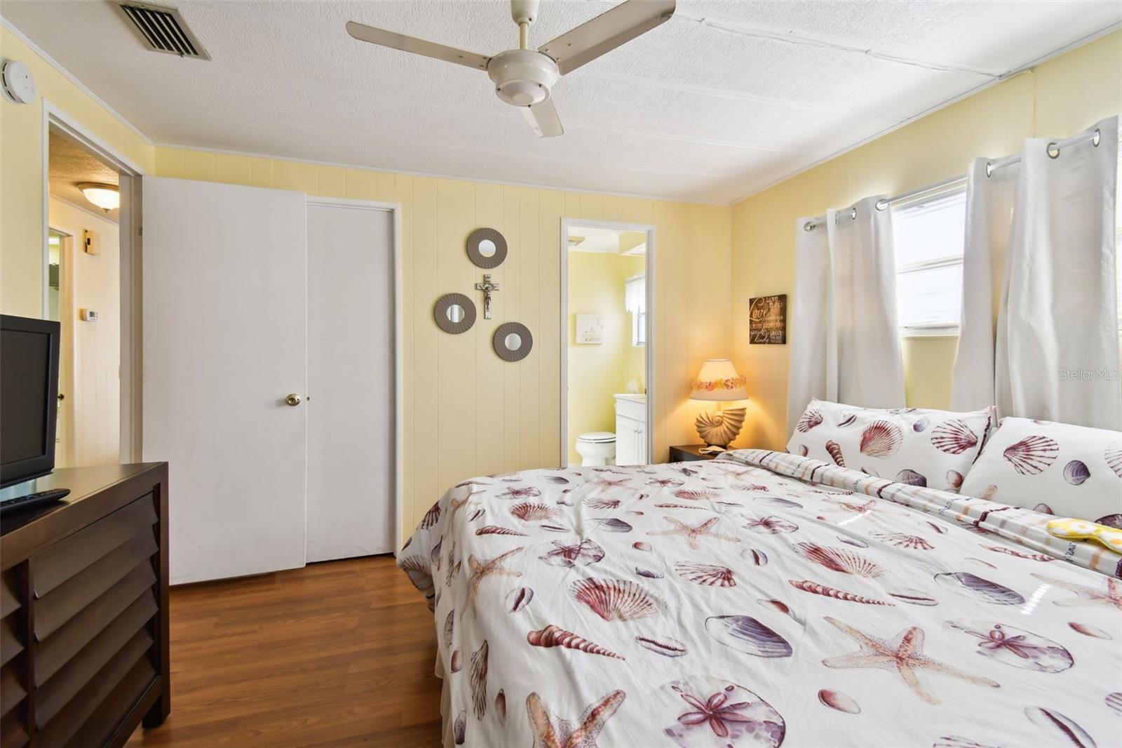 TB8373489 Property Photo