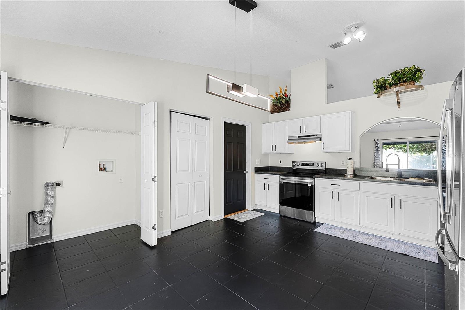 37 LINDSAY DR, PALM COAST, FL, 32137