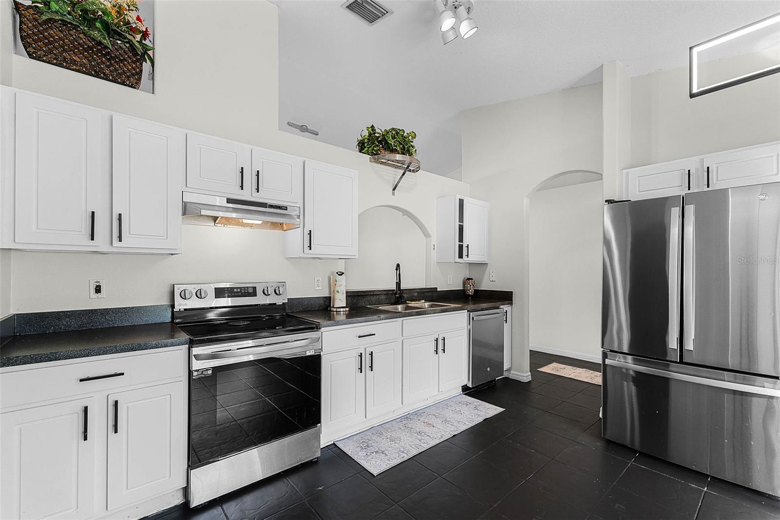 37 LINDSAY DR, PALM COAST, FL, 32137