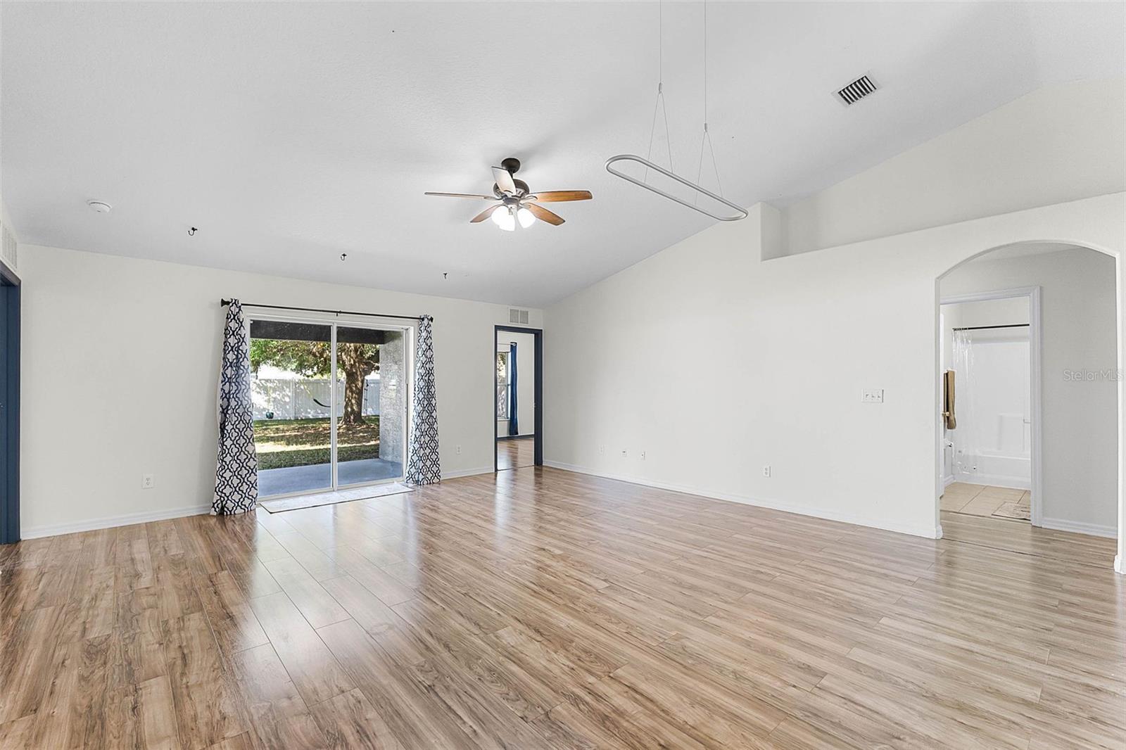 37 LINDSAY DR, PALM COAST, FL, 32137