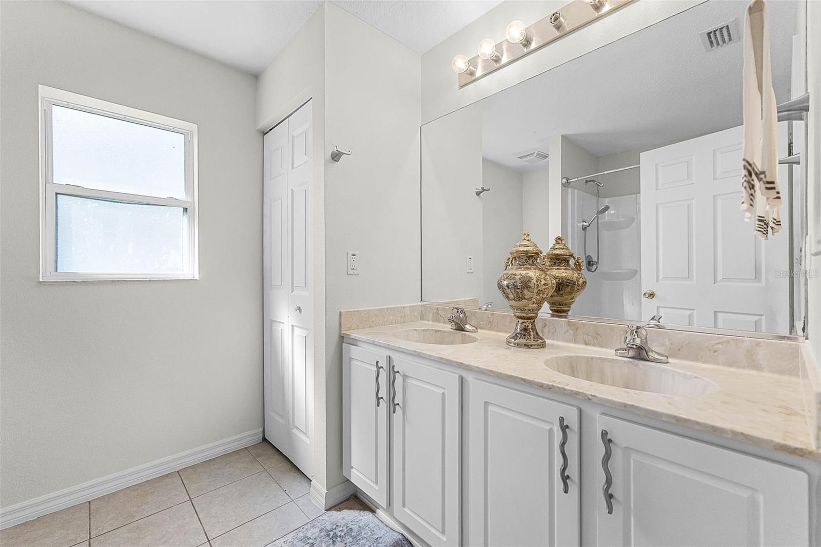 37 LINDSAY DR, PALM COAST, FL, 32137