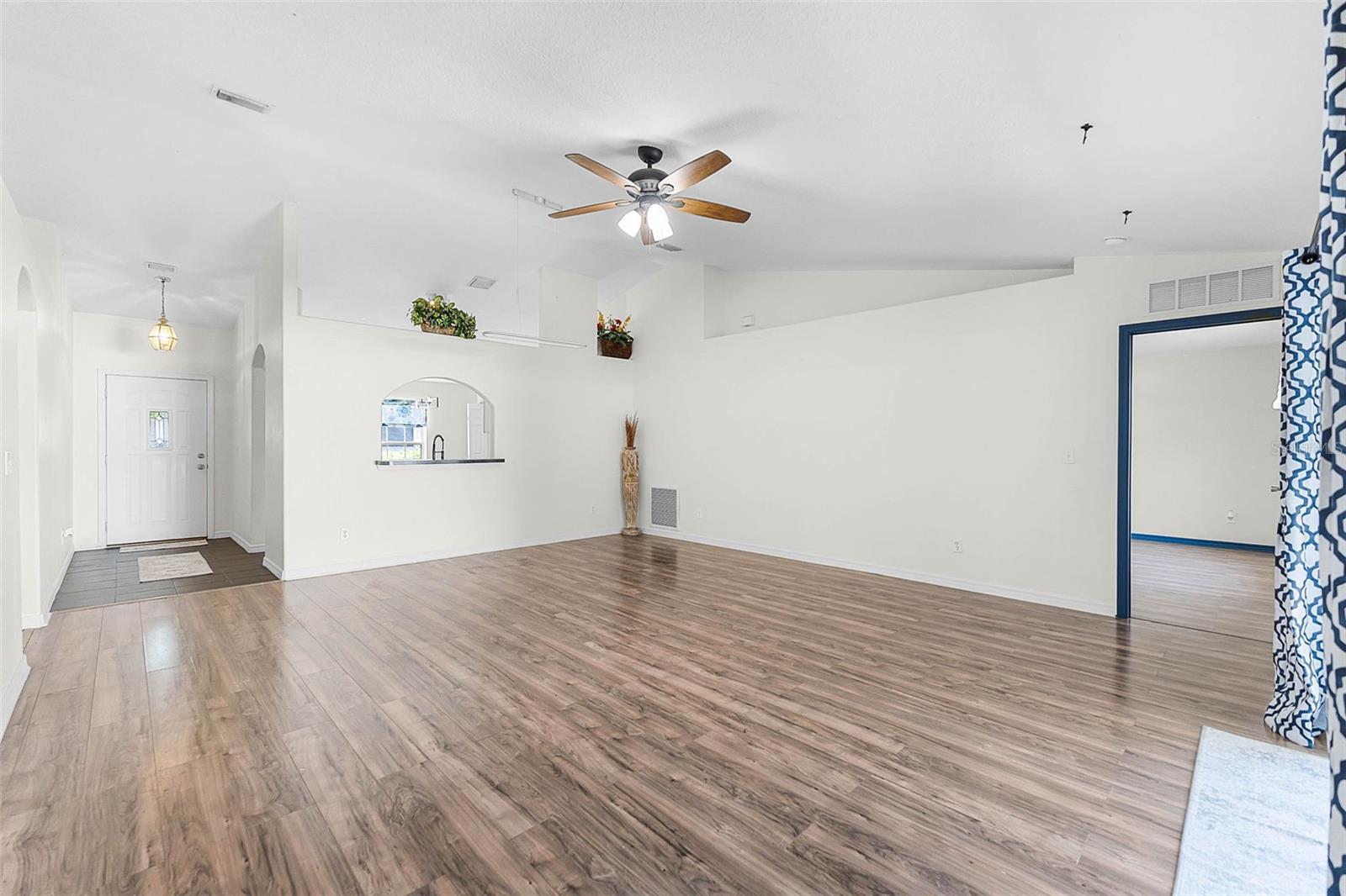 37 LINDSAY DR, PALM COAST, FL, 32137