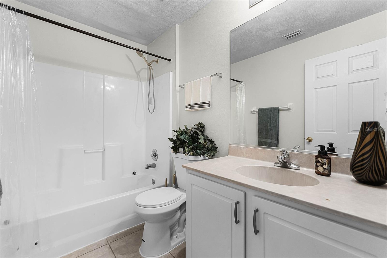 37 LINDSAY DR, PALM COAST, FL, 32137