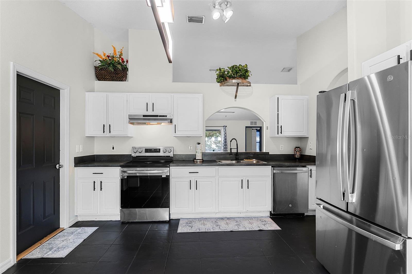 37 LINDSAY DR, PALM COAST, FL, 32137