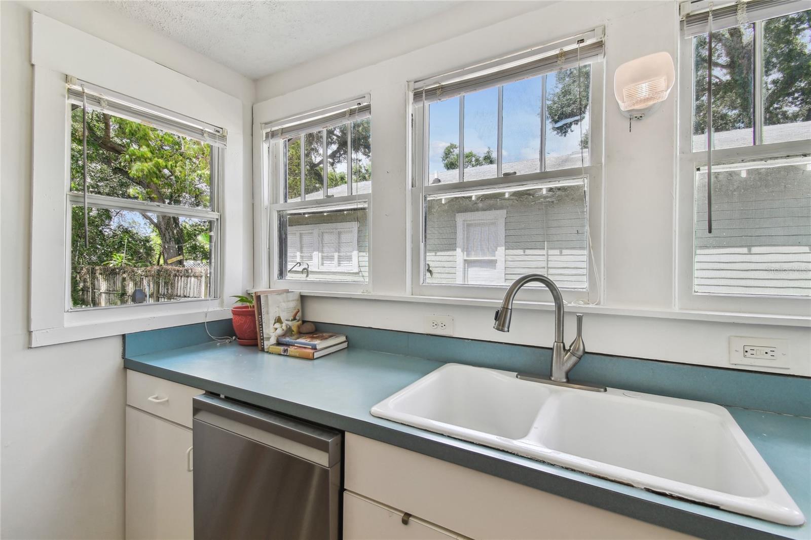 811 E FLORA ST, TAMPA, FL, 33604