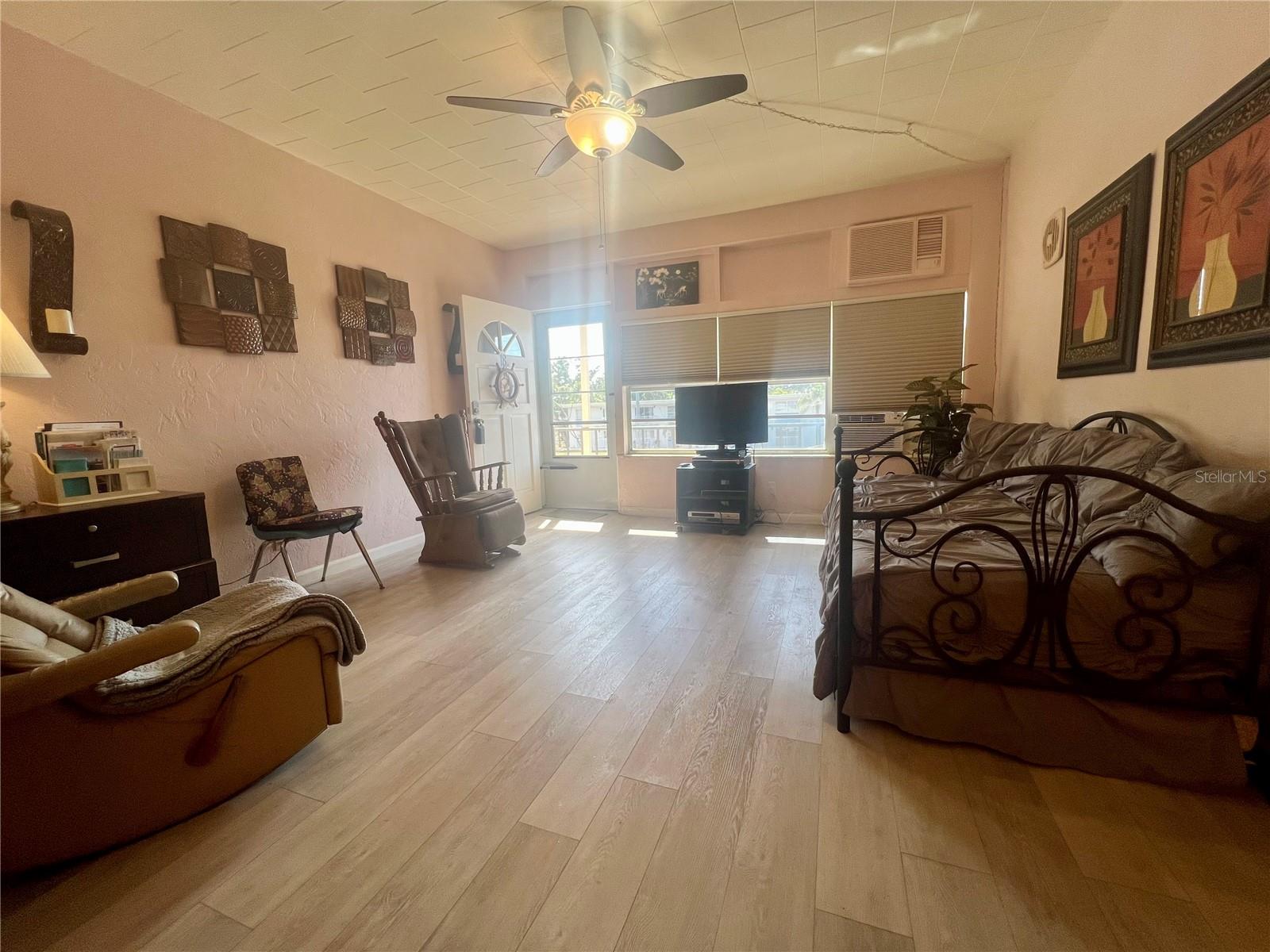 TB8373740 Property Photo