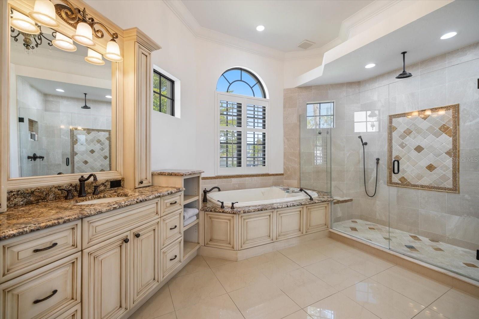 A4648699 Property Photo