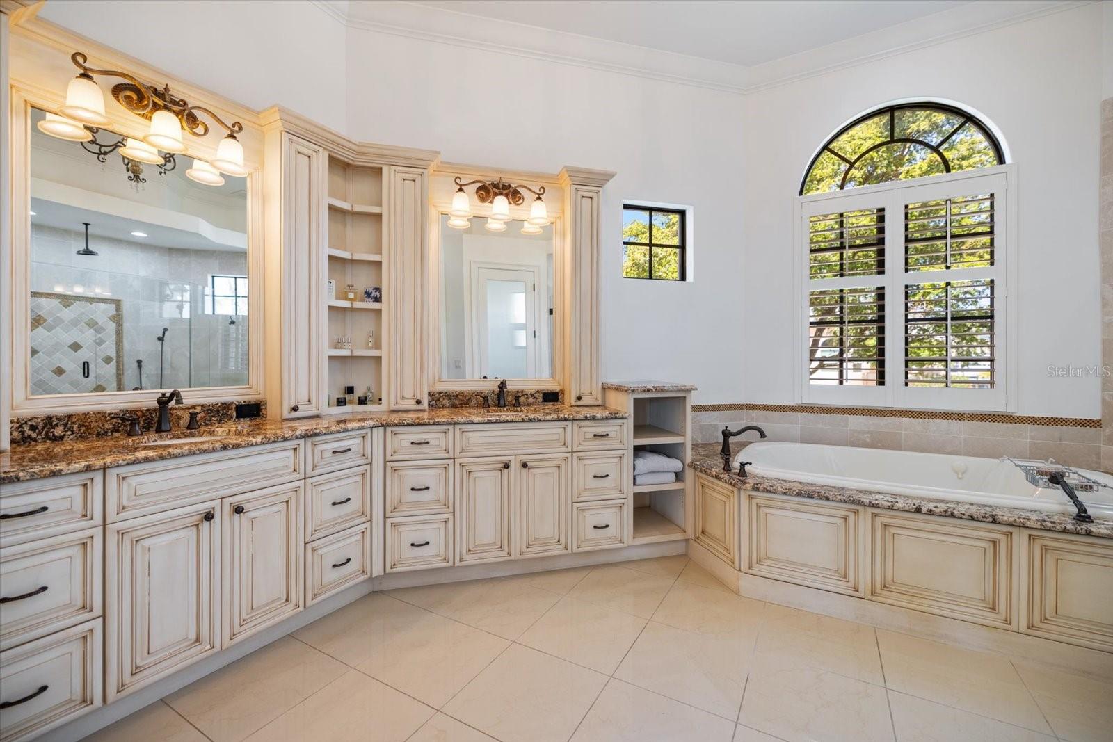 A4648699 Property Photo